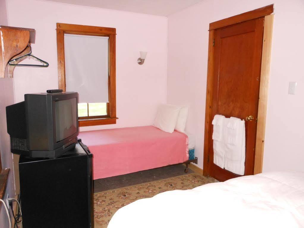 Katahdin Cabins Hotel Millinocket Ngoại thất bức ảnh
