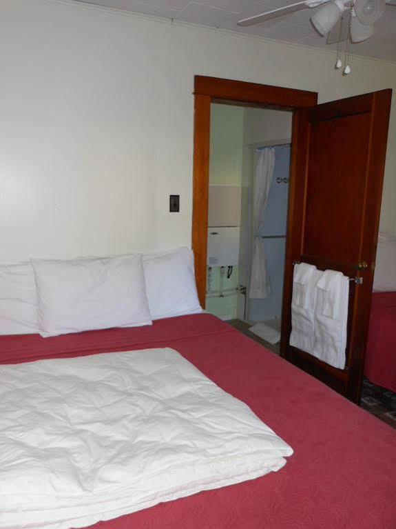 Katahdin Cabins Hotel Millinocket Ngoại thất bức ảnh