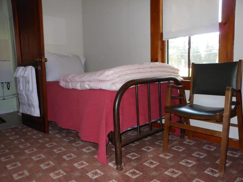 Katahdin Cabins Hotel Millinocket Ngoại thất bức ảnh