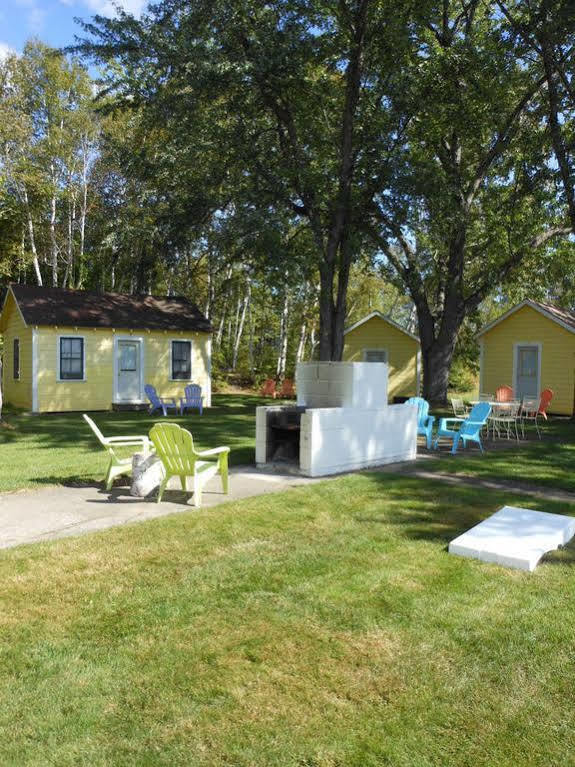 Katahdin Cabins Hotel Millinocket Ngoại thất bức ảnh