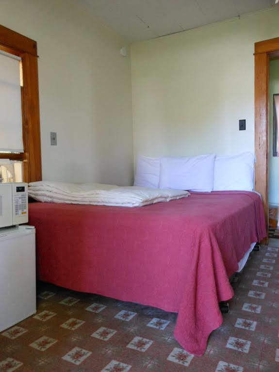 Katahdin Cabins Hotel Millinocket Ngoại thất bức ảnh