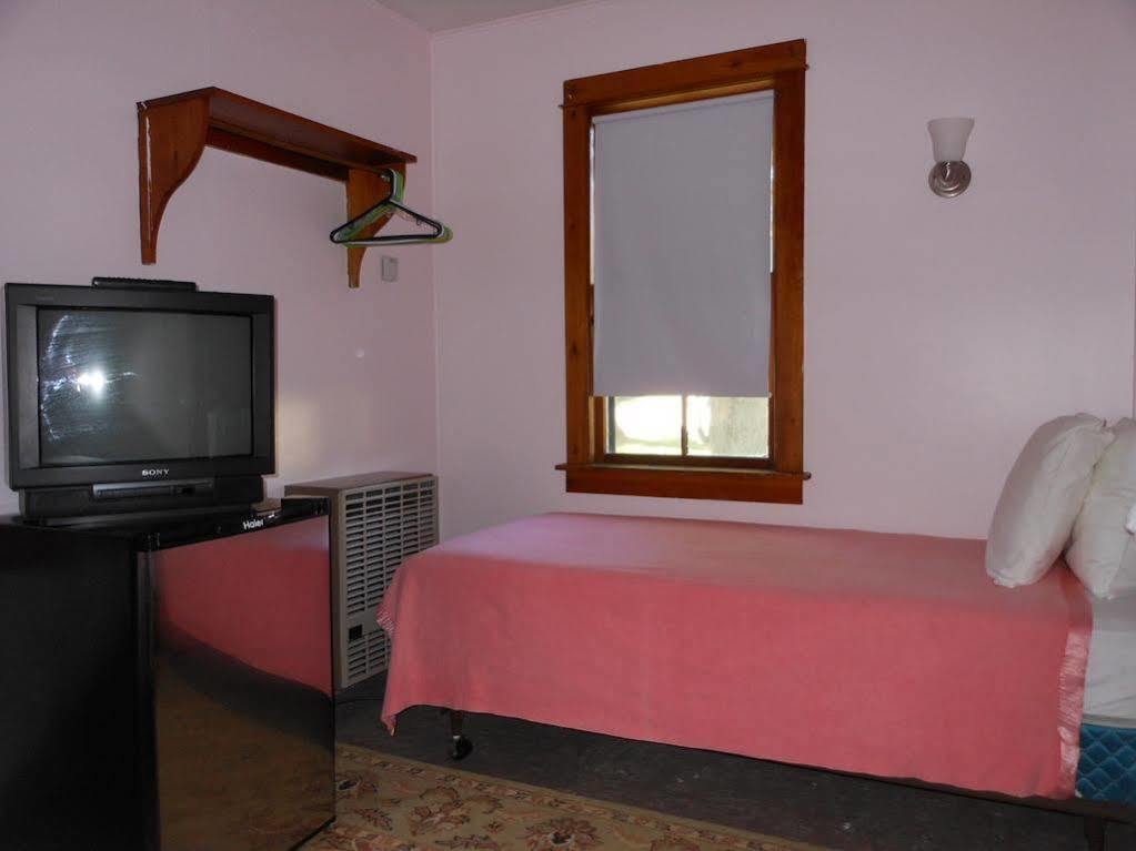 Katahdin Cabins Hotel Millinocket Ngoại thất bức ảnh